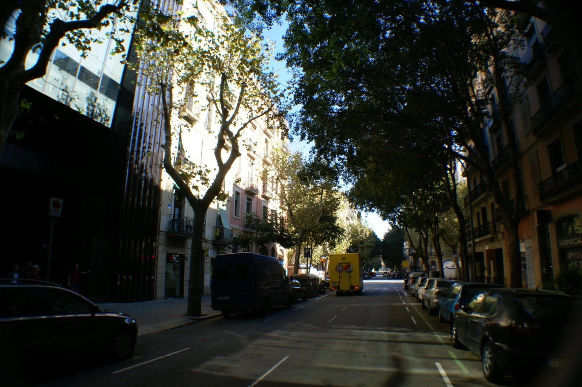 Flateli Borrell Apartment Barcelona Luaran gambar